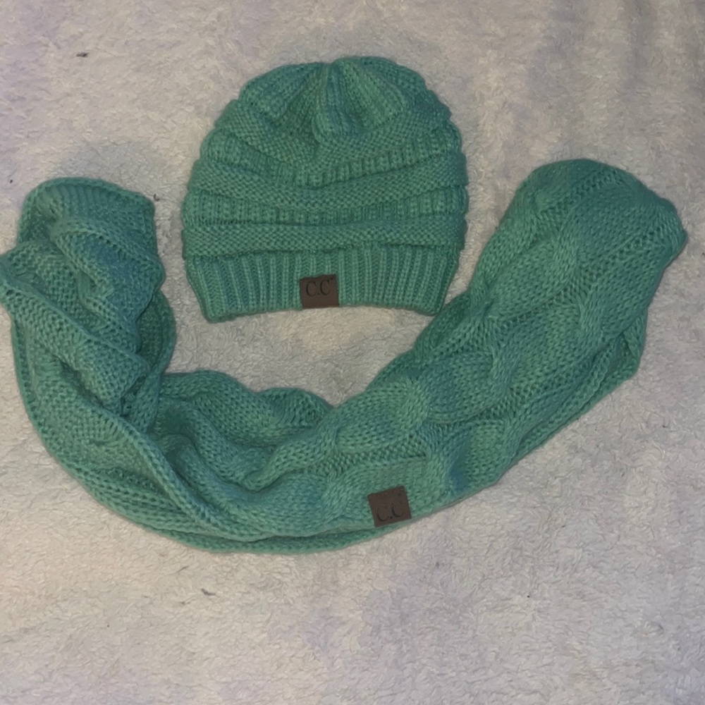CC KNITTED SCARF with matching toboggan